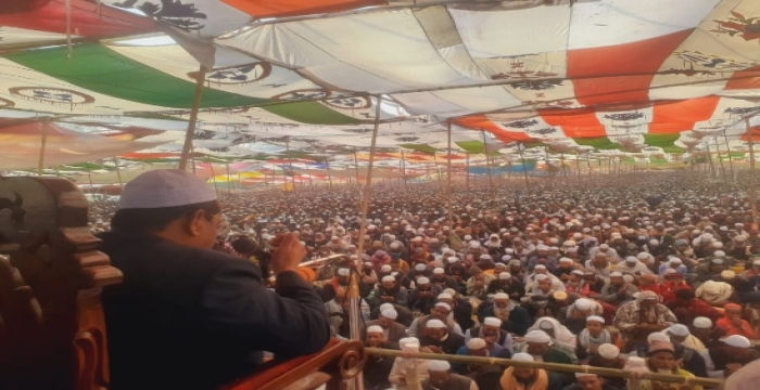 আখেরী মোনাজাতের মধ্য দিয়ে সমাপ্তি কুড়িগ্রামে ৩ দিনব্যাপী পীর চরমোনাই'র ইজতেমা